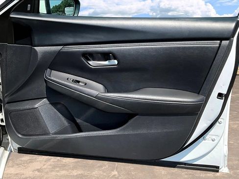 Used 2024 Nissan Sentra SV FWD image 30