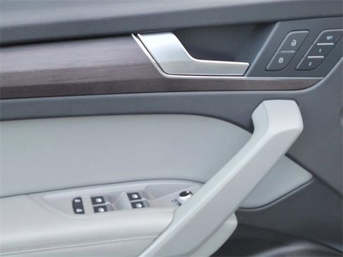 Used 2022 Audi Q5 2.0T Premium Plus w/ Premium Plus Package image 10