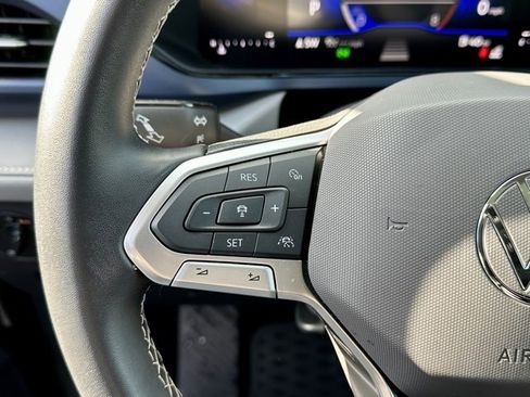 Certified 2024 Volkswagen Taos SE image 34