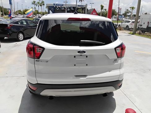 Used 2019 Ford Escape SE image 16