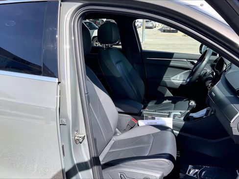 Used 2025 Audi Q3 2.0T Premium image 8