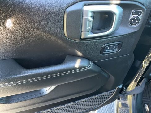 Used 2019 Jeep Wrangler Unlimited Sahara w/ Advanced Safety Group image 18