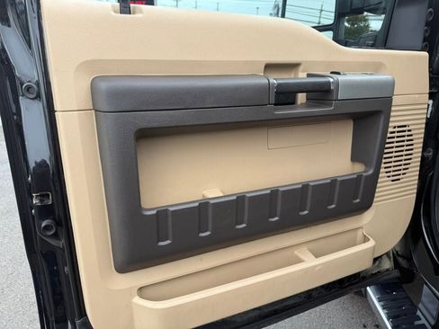 Used 2016 Ford F350 Lariat w/ Chrome Package image 9