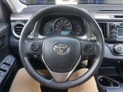 Used 2016 Toyota RAV4 LE AWD/4WD image 3