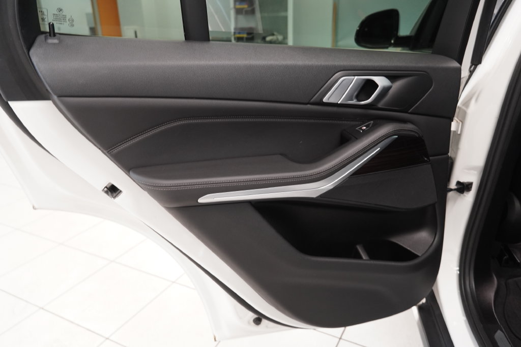 Used 2019 BMW X5 xDrive40i w/ Convenience Package AWD/4WD image 27