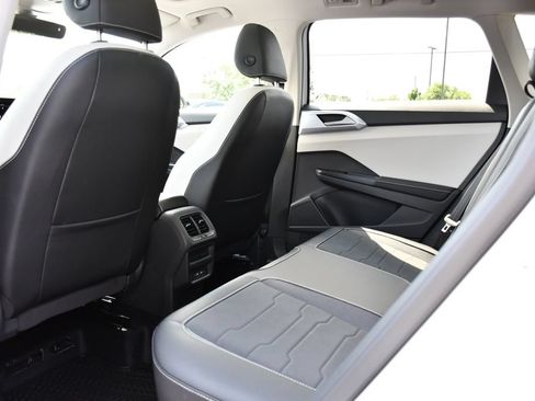 New 2026 Volkswagen Taos SE AWD/4WD image 19