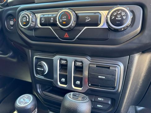 Used 2019 Jeep Wrangler Sport AWD/4WD image 33