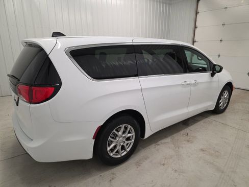 New 2026 Chrysler Voyager LX FWD image 7