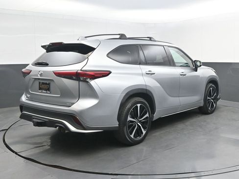 Used 2021 Toyota Highlander XSE FWD image 7