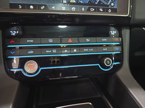 Used 2020 Jaguar F-PACE Premium image 25