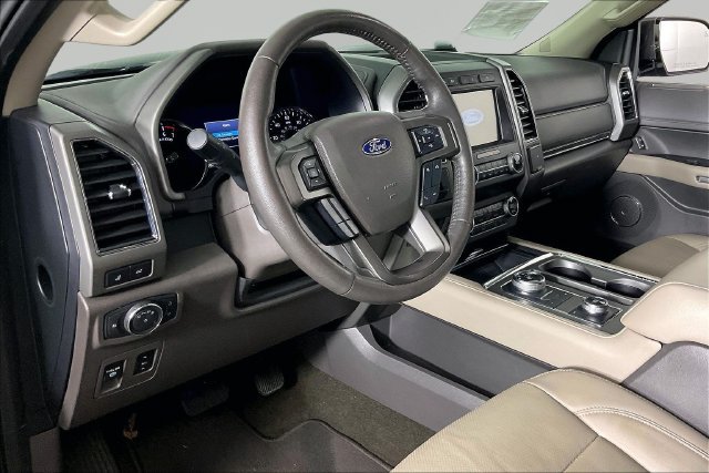 Used 2019 Ford Expedition XLT w/ Equipment Group 202A AWD/4WD image 16