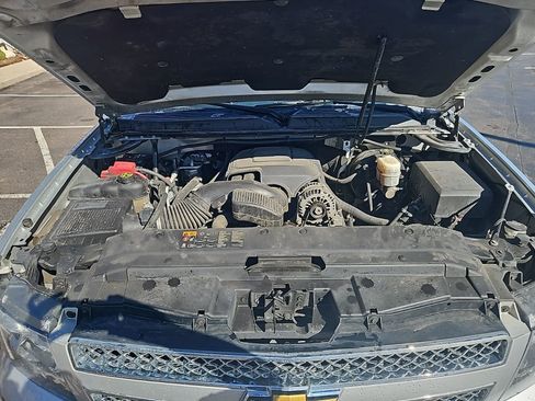 Used 2013 Chevrolet Avalanche LTZ image 11