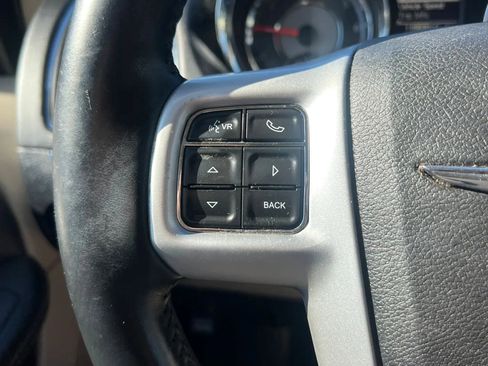Used 2016 Chrysler Town & Country Touring w/ Driver Convenience Group FWD image 21