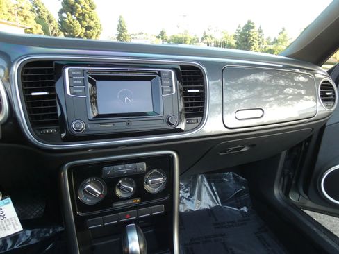 Used 2018 Volkswagen Beetle 2.0T S image 46