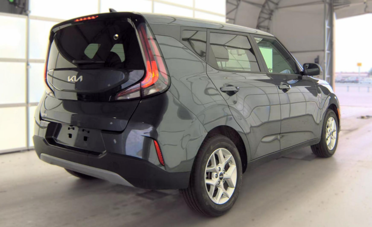 Certified 2025 Kia Soul LX w/ LX Technology Package FWD image 5