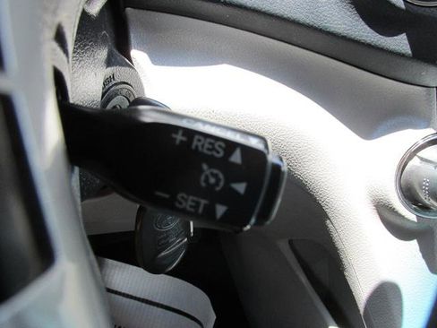 Used 2013 Toyota Highlander FWD w/ Cold Weather Pkg image 13