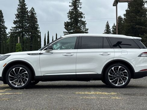 Used 2025 Lincoln Aviator Reserve w/ Luxury Package image 7