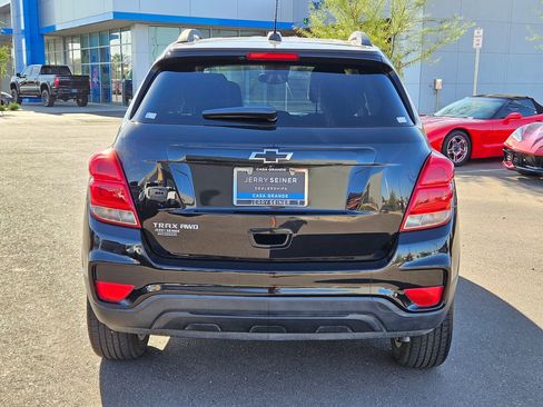 Certified 2022 Chevrolet Trax LT w/ Midnight Edition AWD/4WD image 4