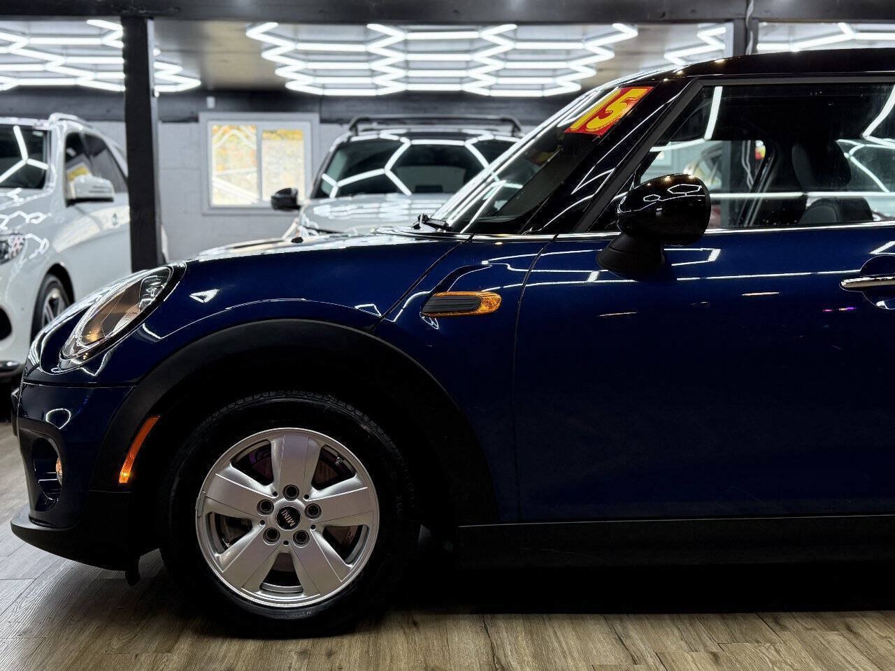 Used 2015 MINI Cooper 4-Door Hardtop FWD image 4