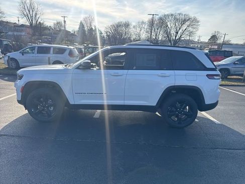 New 2025 Jeep Grand Cherokee Limited w/ Luxury Tech Group II AWD/4WD image 4