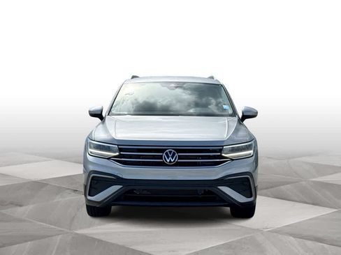 Used 2023 Volkswagen Tiguan SE FWD image 3