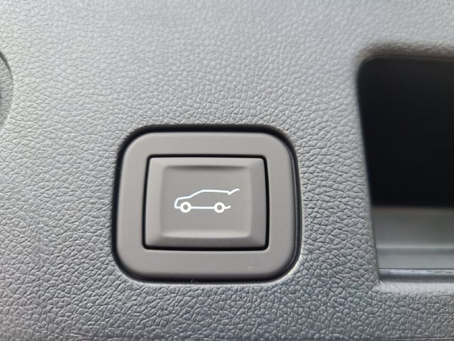 New 2027 Chevrolet Equinox LT w/ Convenience Package II FWD image 12