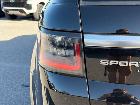 Used 2020 Land Rover Range Rover Sport HSE image 11