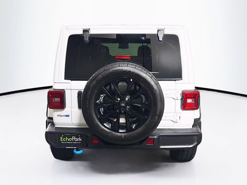Used 2024 Jeep Wrangler Unlimited Sahara AWD/4WD image 7