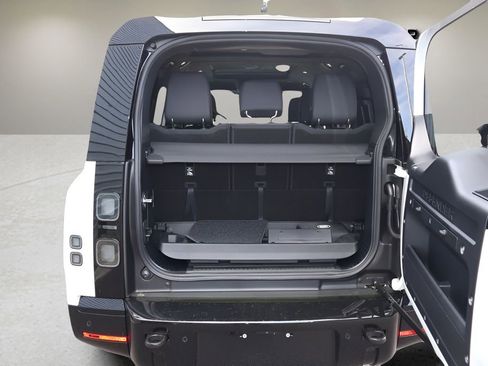New 2026 Land Rover Defender 130 X-Dynamic SE image 16