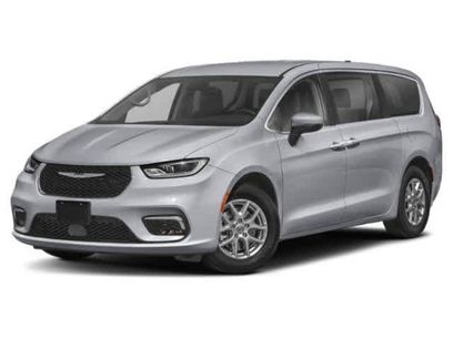 Used 2024 Chrysler Pacifica Touring-L