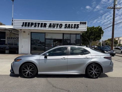 Used 2021 Toyota Camry SE FWD image 8