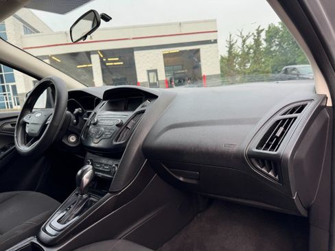 Used 2018 Ford Focus SE FWD image 18