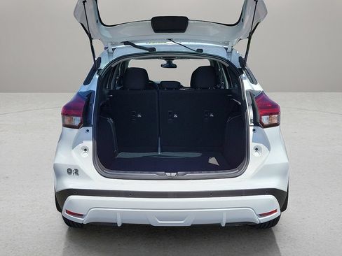 Used 2024 Nissan Kicks SV FWD image 8