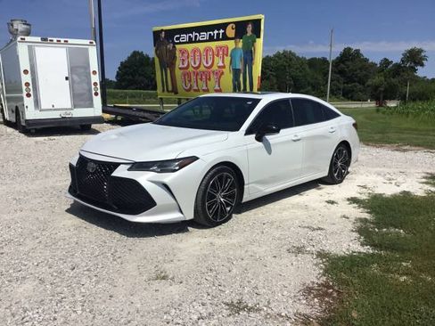 Used 2019 Toyota Avalon Touring FWD image 7