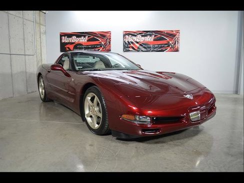 Used 2003 Chevrolet Corvette Coupe w/ Preferred Equipment Group RWD image 2