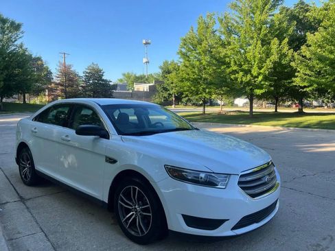 Used 2018 Ford Taurus SE image 18