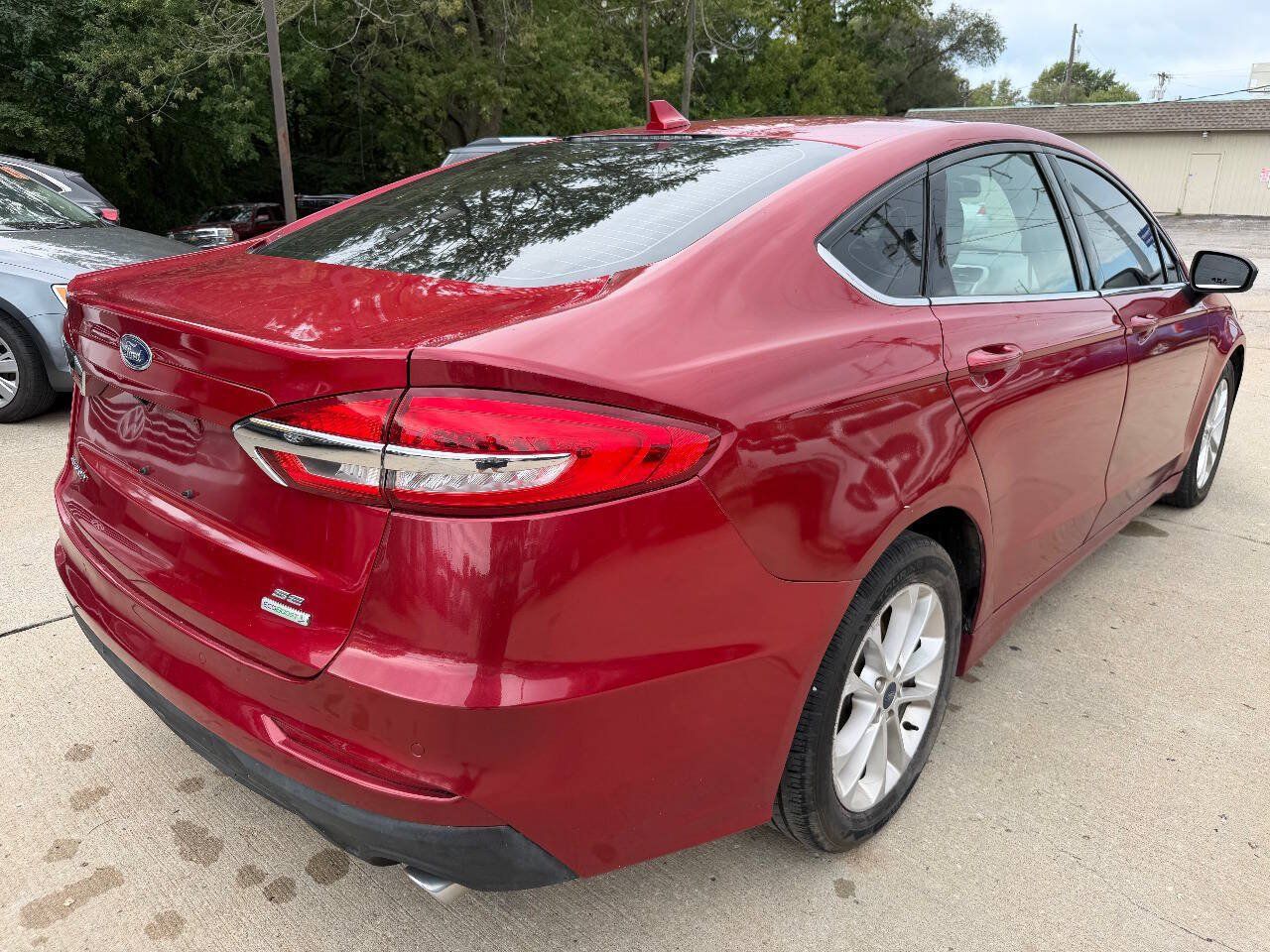 Used 2020 Ford Fusion SE FWD image 7