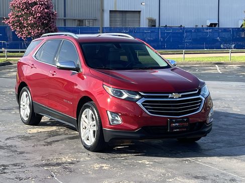 Used 2019 Chevrolet Equinox Premier w/ LPO, Cargo Package FWD image 3