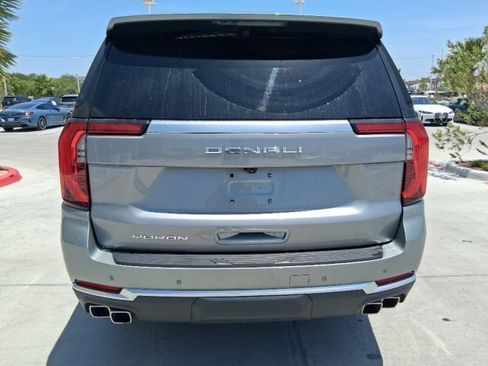 Used 2025 GMC Yukon Denali w/ Sun & Power Step Package AWD/4WD image 5