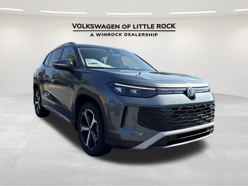 New 2025 Volkswagen Tiguan SE image 7