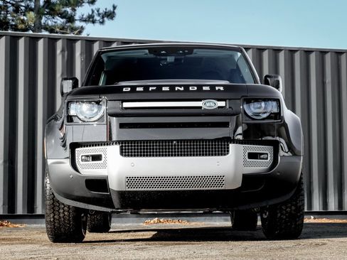 Used 2025 Land Rover Defender 110 S image 5