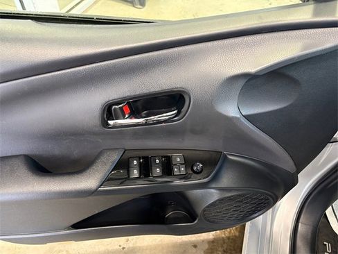 Used 2018 Toyota Prius Two image 16