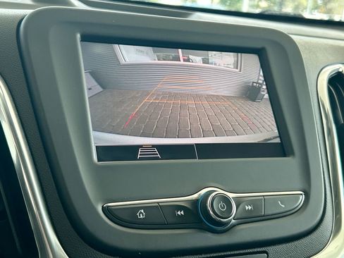 Used 2022 Chevrolet Equinox LS w/ LS Convenience Package image 25