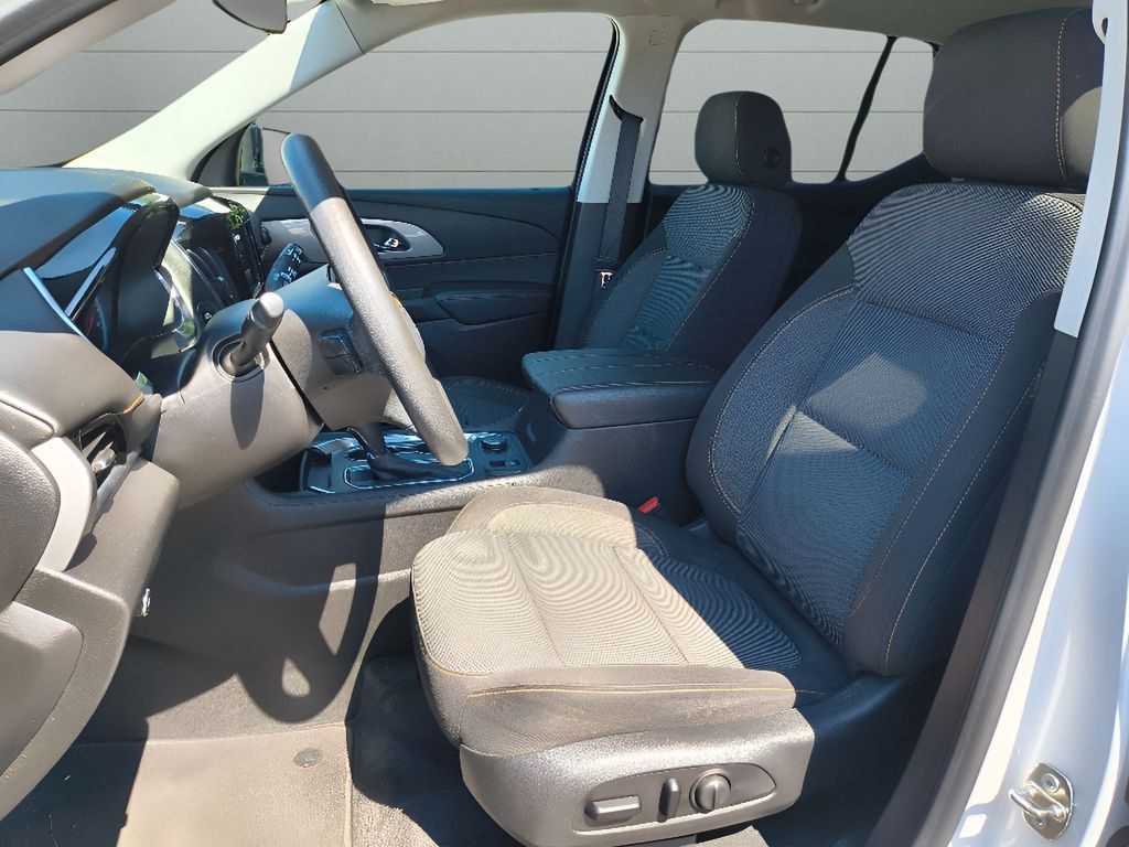 Used 2020 Chevrolet Traverse LS FWD image 16