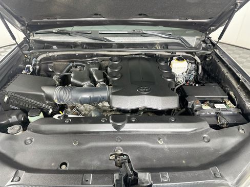 Used 2016 Toyota 4Runner SR5 AWD/4WD image 32