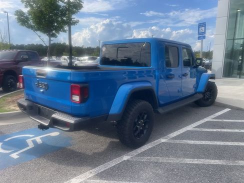 Used 2025 Jeep Gladiator Sport AWD/4WD image 6