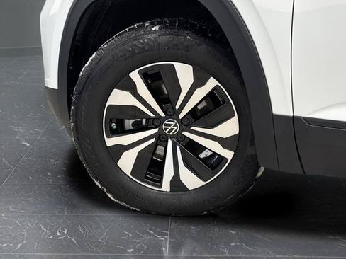 Used 2025 Volkswagen Atlas Cross Sport SE FWD image 32