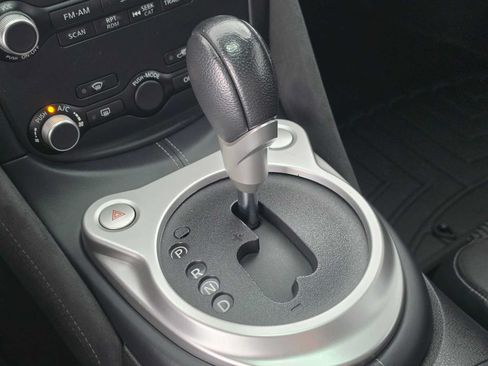Used 2018 Nissan 370Z Touring RWD image 29