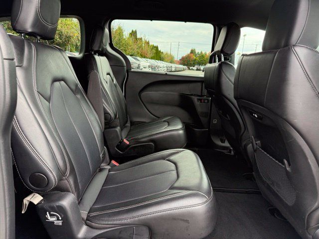 Used 2025 Chrysler Pacifica Select FWD image 10