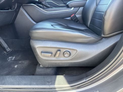 Used 2023 Toyota Highlander XLE image 19